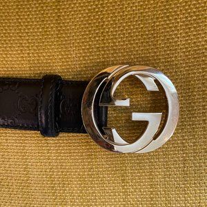 Woman's Black Gucci Signature Leather Belt